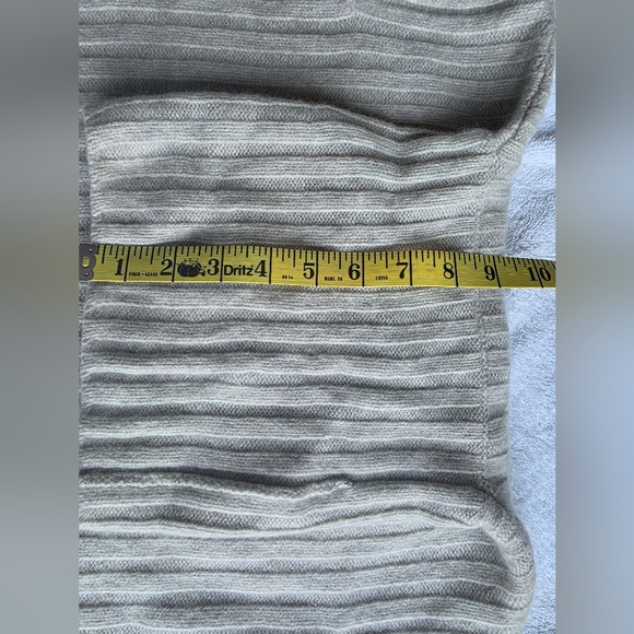 Max Mara Ribbed Knit Sleeveless Turtleneck Vest – Made in Italy – Size L - Picture 8 of 8